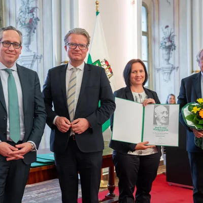 Clemens Jaufer, LH Christopher Drexler, Nina Schalk und Gedenkwerk-Obmann Gerald Schöpfer (v.l.) 