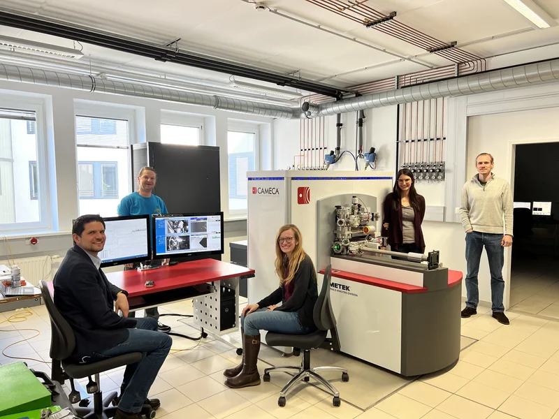 The APT team at Leoben (f.l.t.r.: Ronald Schnitzer, Michael Tkadletz, Anna Sophie Ebner, Helene Waldl, Stefan Kardos)