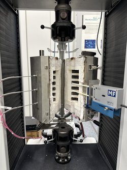 Pruefmaschine_50kn-Heizung