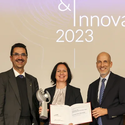 Martin Gerzabek, President of the CDG, Nina Schalk, Award winnerin and minister Martin Kocher at the Award. 