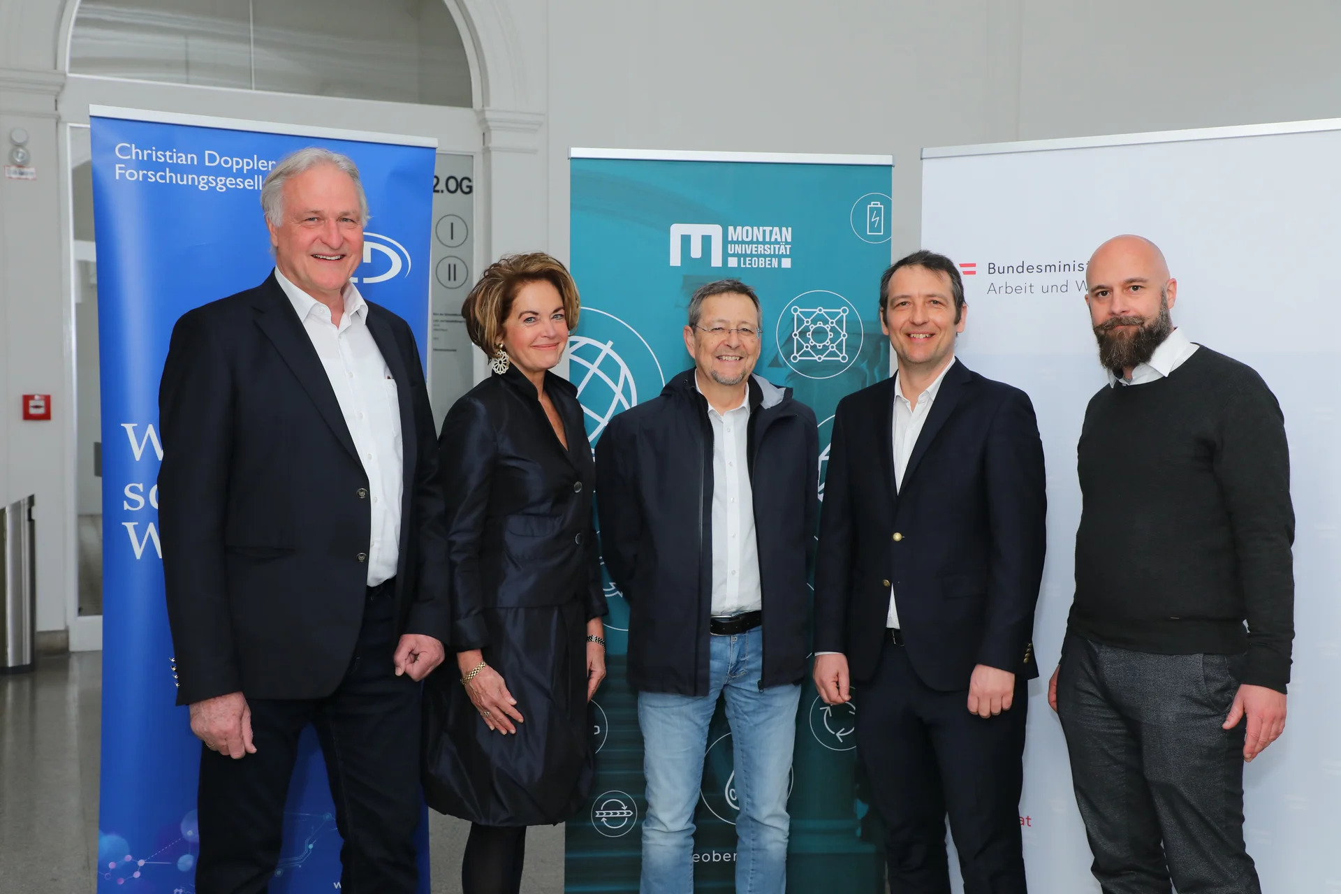 Bei der CD-Labor-Eröffnung v.l.: Vizerektor Univ.-Prof. Dr. Peter Moser, MR Dr. Ulrike Unterer (Vizepräsidentin der Christian Doppler Gesellschaft), Dr. Stefan Defregger (EEMCO), Lorenz Romaner und Dr. Rene Hammer (EEMCO). Fotocredit: Foto Freisinger