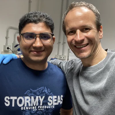 Successful recommissioning of a deposition system installed in the laboratories at RomaTre being a part of the Erasmus+ Staff Mobility Program of Rostislav Daniel (mit Dr. Saqib Rashid, left)