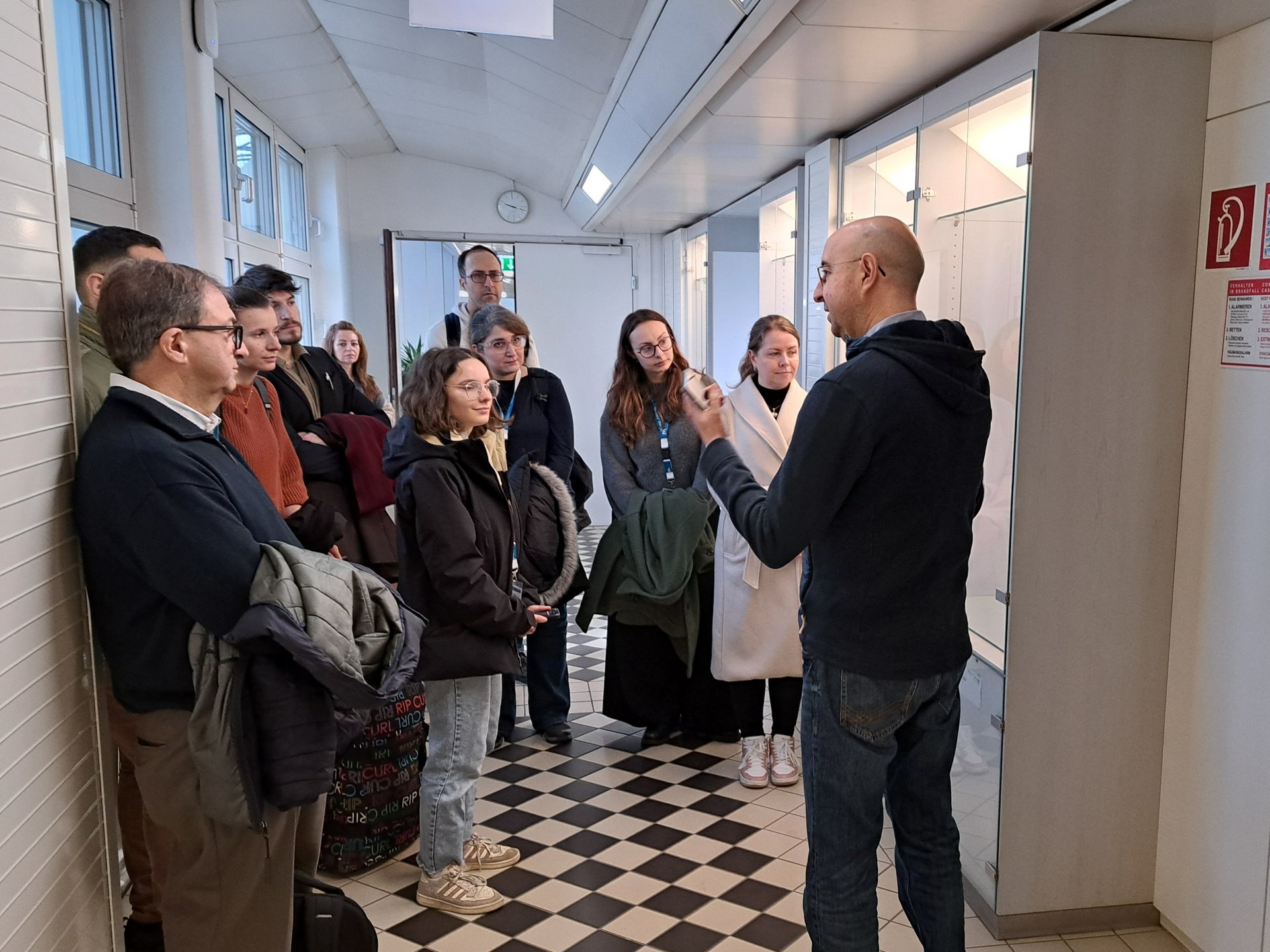 Abbildung 10: Eine Führung am Lehrstuhl inklusive Laborführung rundete das Programm ab.  