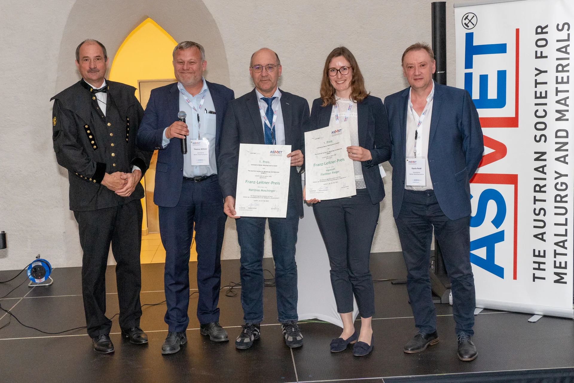 v.l.n.r.: Gerhard Hackl (ASMET), Thomas Willidal (voestalpine Böhler Welding), Norbert Enzinger (TU Graz), Hannah Fleißner-Rieger (Preisträgerin), Guyla Peidl (voestalpine Böhler Welding)