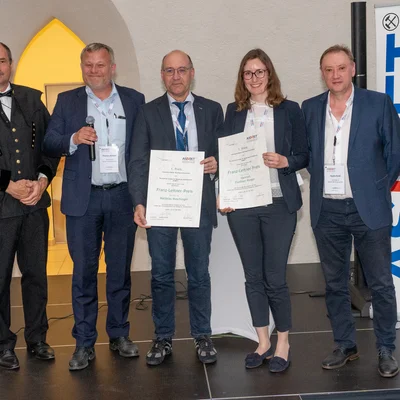v.l.n.r.: Gerhard Hackl (ASMET), Thomas Willidal (voestalpine Böhler Welding), Norbert Enzinger (TU Graz), Hannah Fleißner-Rieger (Preisträgerin), Guyla Peidl (voestalpine Böhler Welding)